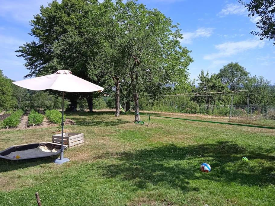 Les Jardins Des 3 Provinces- Gite Montcharvot Exterior photo